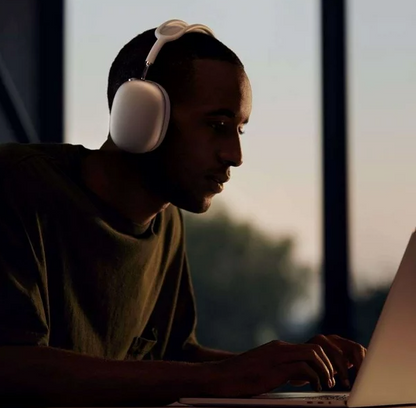 Headphones Max - The Fashion Center