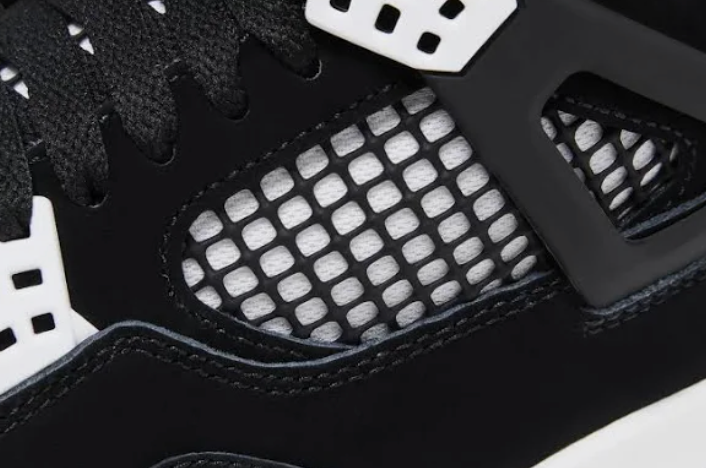 Basketball Shoes 4 Retro White Thunder - The Fashion Center